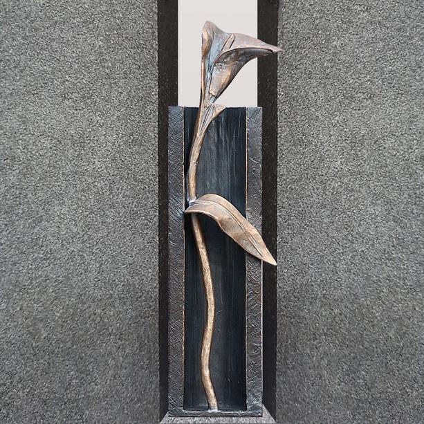 Dunkles Granit Grabmal mit Bronze Blume - Doppelgrab - Agostino Flora