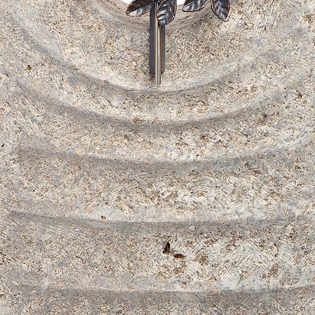 Einzelgrab Grabstein Muschelkalk mit Kreuz Symbol Bronze - Levanto Cruzis