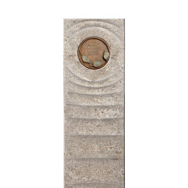 Muschelkalk Einzelgrabstein mit Bronze Symbol Floral - Levanto Florale
