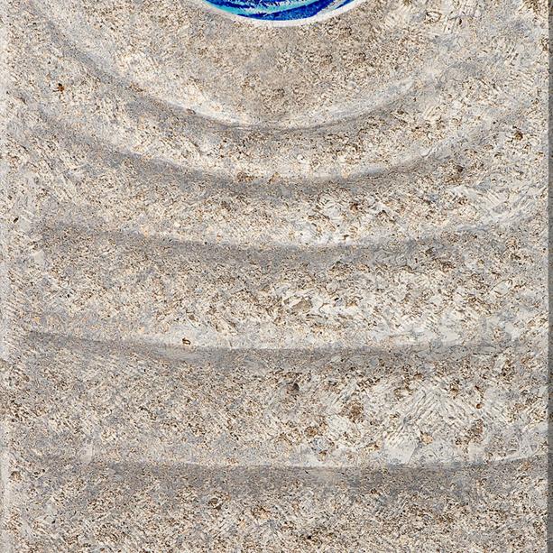 Muschelkalk Einzelgrabstein zweiteilig hell/dunkel mit Glas in blau - Sovello Celeste