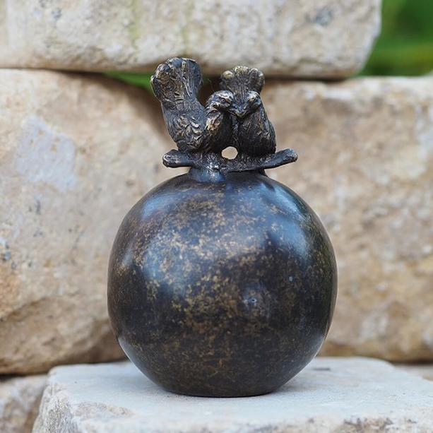 Bronze Gedenkskulptur mit Tauben fr Grber - Kugel der Zuneigung