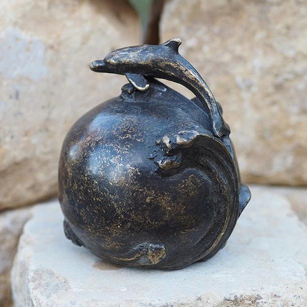 Delfin auf Welle - Bronze Gedenkfigur frs Grab - Kugel der Freiheit
