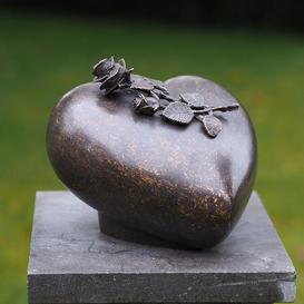 Herz Grabfigur mit Rosenblten aus Bronze - Rosenherz