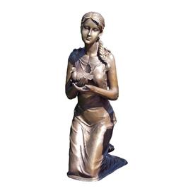 Kniende Grabskulptur Frau mit Taube in den Hnden - Amalia