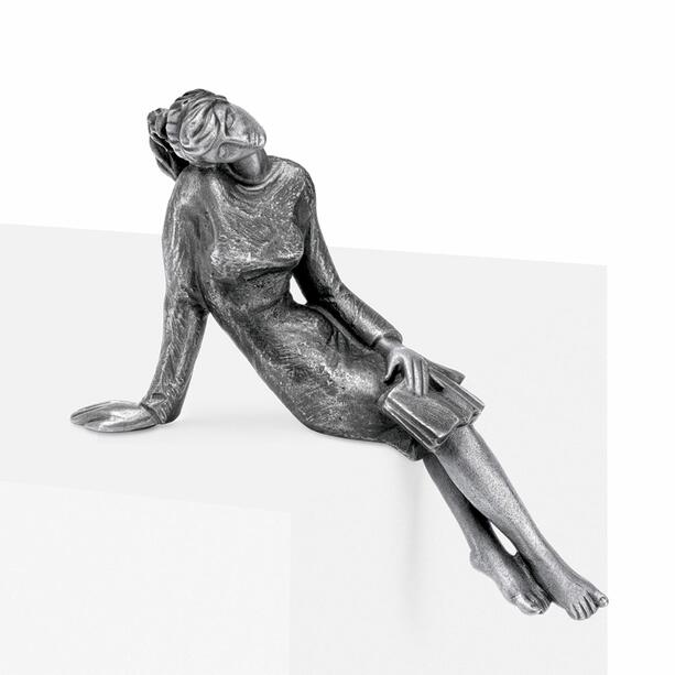 Sitzendes Mdchen mit Buch - Grabfigur aus Bronze oder Aluminium - Puella / Aluminium