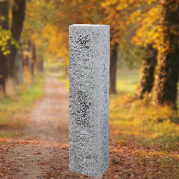 Moderne Einzelgrab Grabstele aus hellem handwerklichem Kalkstein  - Caserta Orbis
