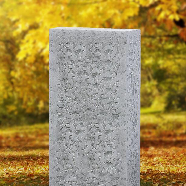 Rustikaler Grabstein fr ein Doppelgrab aus hellem Kalkstein - Caserta