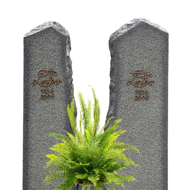 Zweiteiliges Granit Grabmal fr ein Doppelgrab mit Farnbepflanzung - Magnus Verde