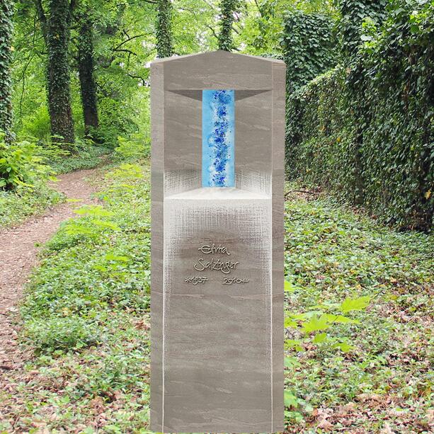 Moderner Einzelgrabstein aus Kalkstein mit Glas Element in blau - Porta Aqua