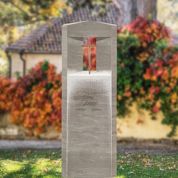Kalkstein Urnengrab Grabmal mit Bronze Kreuz Symbol - Porta Kruzis