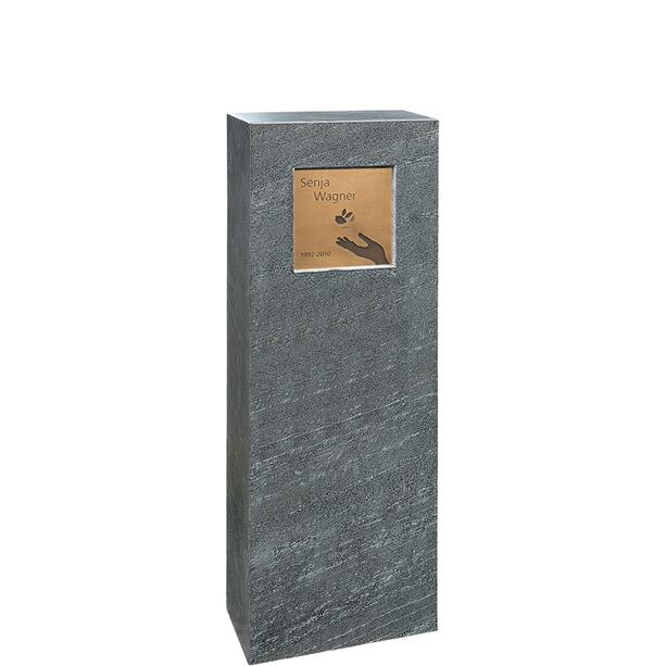 Urnengrab Grabdenkmal in Granit mit Bronze individueller Bronze Tafel - Genevive Memoira