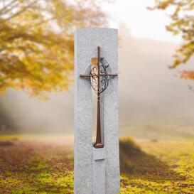 Einzelgrabstein aus hellem Granit mit Kreuz & ffnung -...