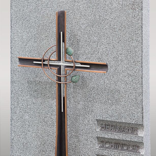 Heller Grabstein mit Bronze Kreuz Ornament - Einzelgrab - Sainte Ccile