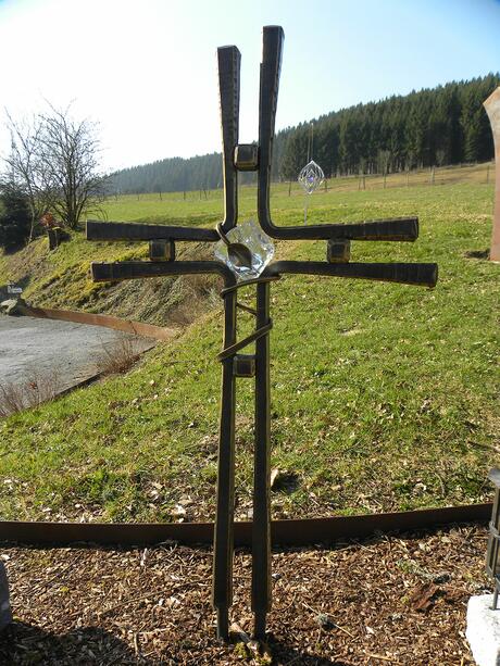 Grabkreuz aus Schmiedebronze mit Glaskristall - Handarbeit - Apanemo