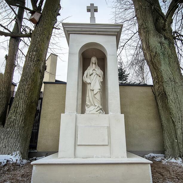 Gedenk Schrein fr den Friedhof aus Steinguss mit Madonna und Kreuz - Phyllida