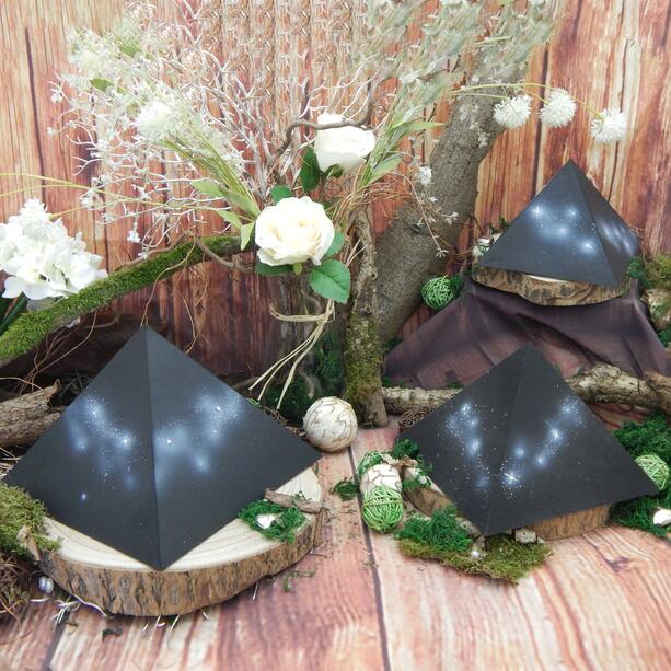 Schwarze Pyramiden Urne fr Kleintiere mit hellem Sternenschweif aus Strass - Avesta