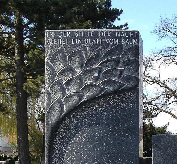 Grabstein Urnengrab zweiteilig Granit stehend - Farinole