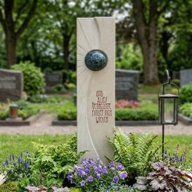 Grabstele Naturstein modern mit Kugel Gestaltung - Carini