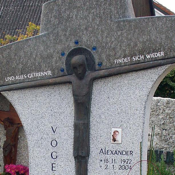 Urnengrabstein Granit modern Christus Kreuz - Solanto
