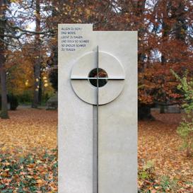 Grabdenkmal Naturstein modern mit Edelstahl Kreuz - Novero