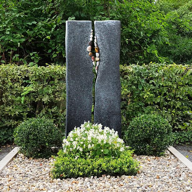 Granit Grabmal modern geteilt mit Kieselsteinen - Alegro