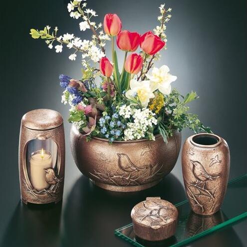 Schöne Bronze Grabvase mit Vogel - Persephone