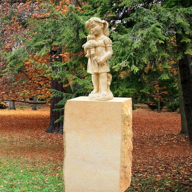 Grabmal für Kind mit Mädchen Figur - Maja