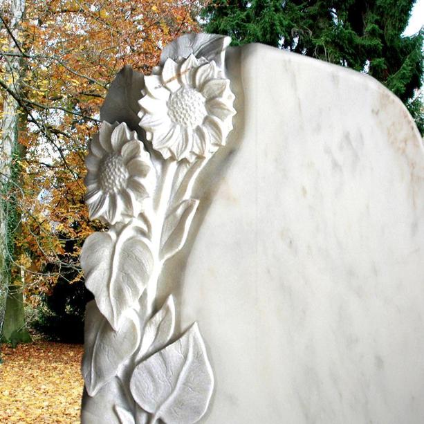 Bildhauer Grabstein mit Blume weiß  - Florenzia