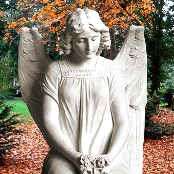 Weiße Engel Statue als Grabstein Doppelgrab - Seduto