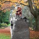 Granit Kindergrabstein mit Bronze Teddy - Carlos
