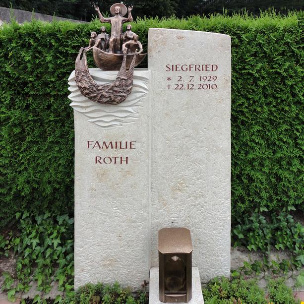 Schnes Grabdenkmal fr Einzelgrab mit Bronze Skulptur Jesus - Picaro