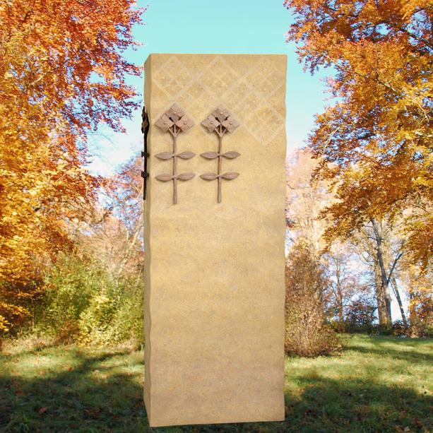 Urnengrabstein aus hellem Kalkstein mit Bronze Blumendekor - Dante
