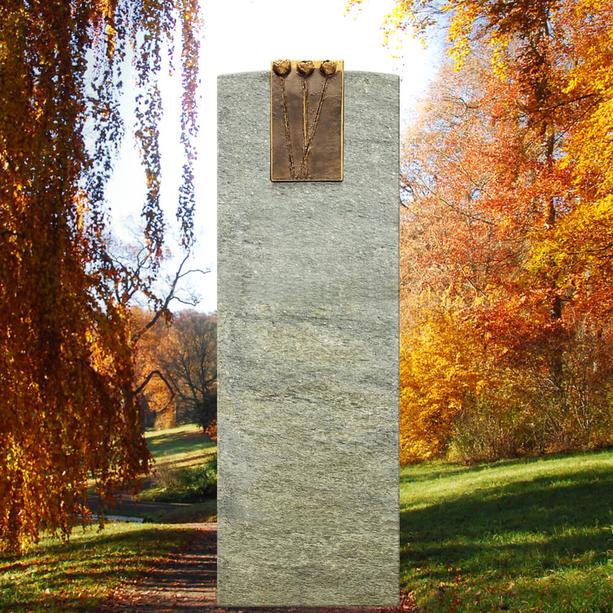 Schlichter Einzelgrab Grabstein aus grnem Granit mit Bronze - Neruda