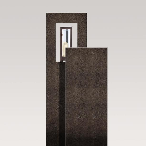 Zweiteiliges Granit Urnengrabmal mit Laterne  - Amancio Lux