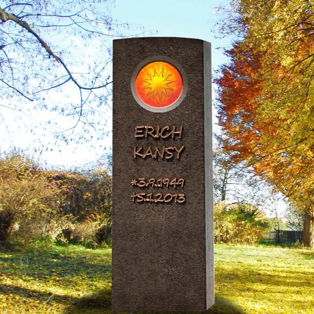 Doppel Grabmal aus Granit mit Sonnen Symbol als Glasornament - Memoria Lumis