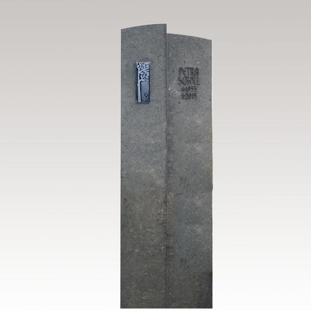 Schlanker Granit Grabstein / grau fr ein Einzelgrab mit Lebensbaum Ornament in Bronze - Anzio