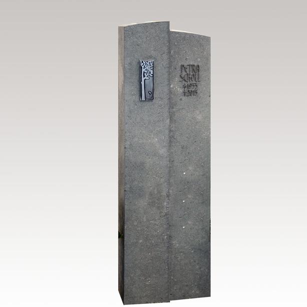 Schlanker Granit Grabstein / grau fr ein Einzelgrab mit Lebensbaum Ornament in Bronze - Anzio